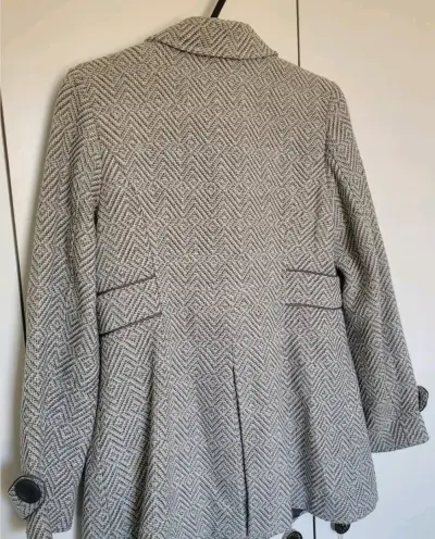 Abrigo de lana gris con diseño geométrico para mujer - miniatura 3