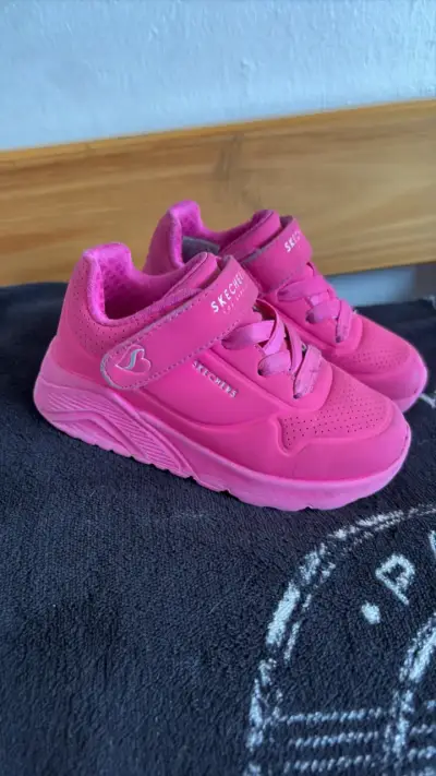 Zapatillas Skechers para niña color rosa - miniatura 1