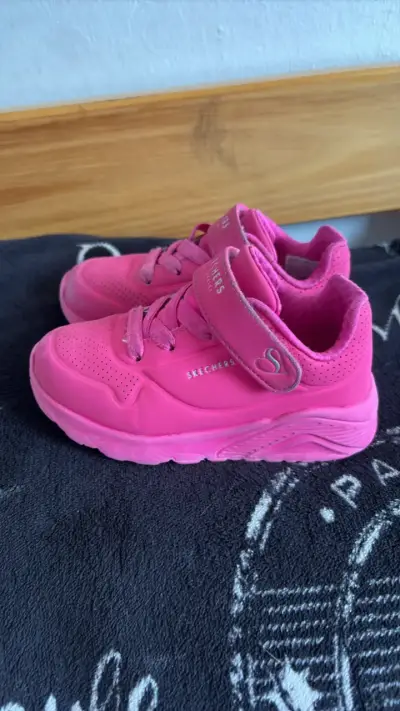 Zapatillas Skechers para niña color rosa - miniatura 3