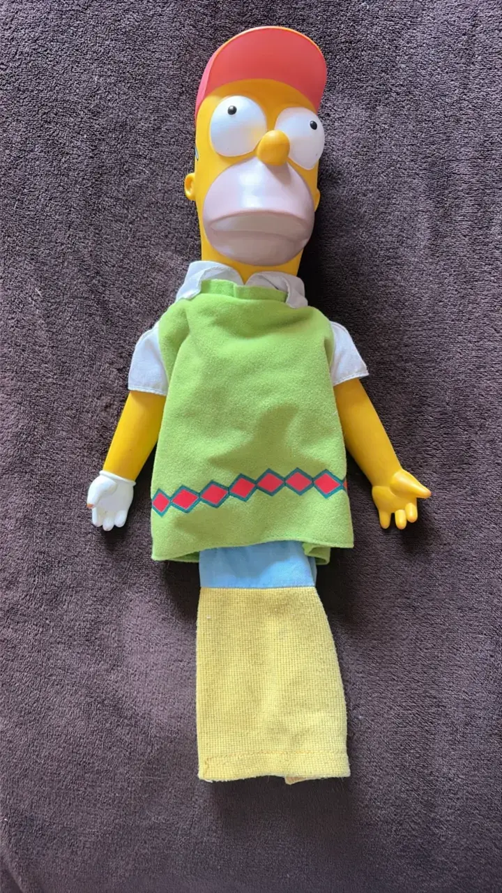 Muñeco de colección Homero Simpson con gorra - 1
