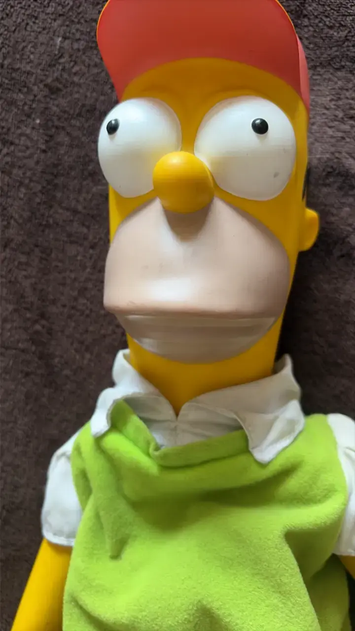 Muñeco de colección Homero Simpson con gorra - 3