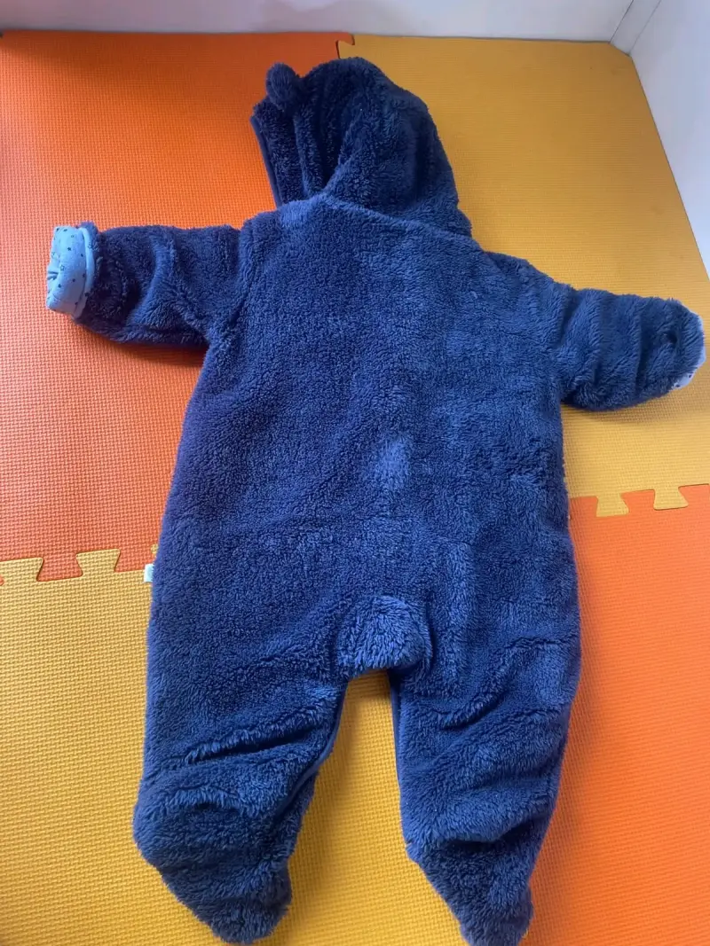 Enterito de bebé azul con capucha y forro de estrellas - 4