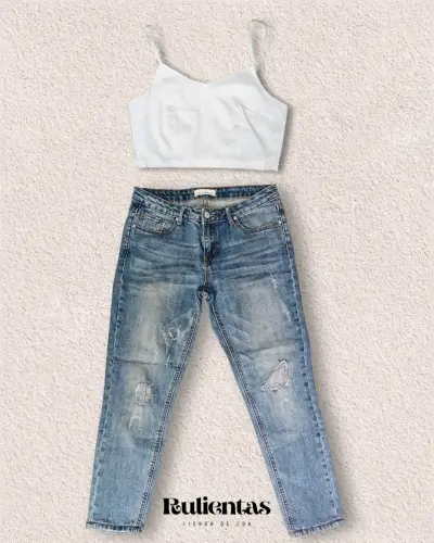 Conjunto top blanco (S) y jeans desgastados (38-40 - miniatura 1