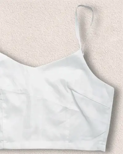 Conjunto top blanco (S) y jeans desgastados (38-40 - miniatura 3