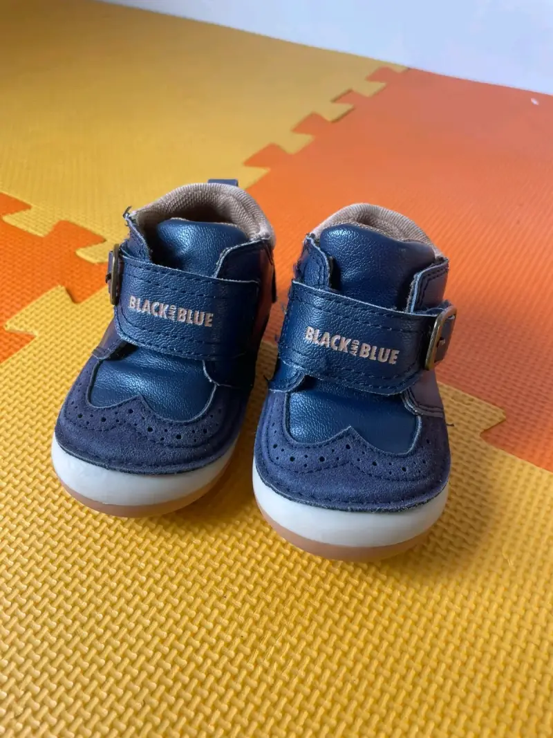 Zapatos de bebé Black & Blue azul talla 19 - 2