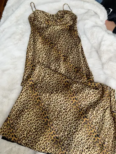Vestido largo de leopardo con tirantes - miniatura 4