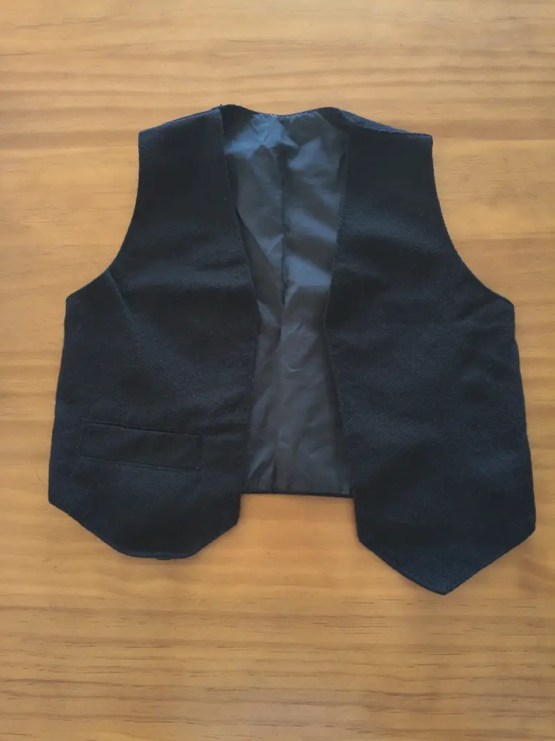 Chaleco color negro para niño