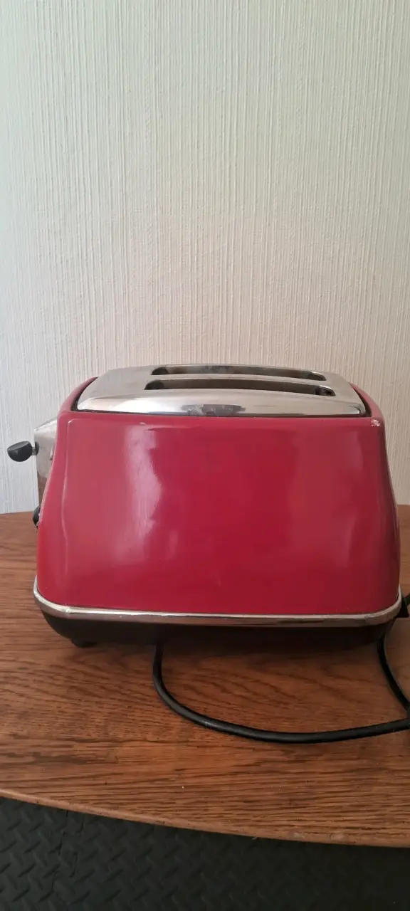 Tostadora DeLonghi roja con funciones avanzadas - 2
