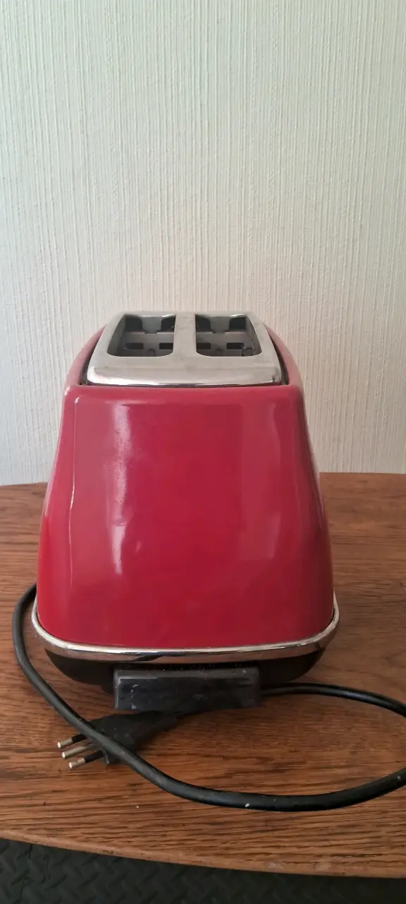 Tostadora DeLonghi roja con funciones avanzadas - 3