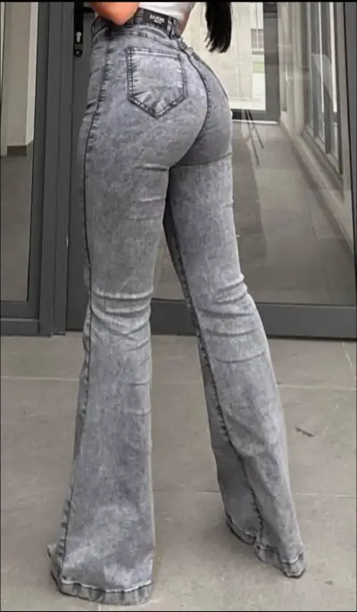 Jeans acampanados gris para mujer - miniatura 3