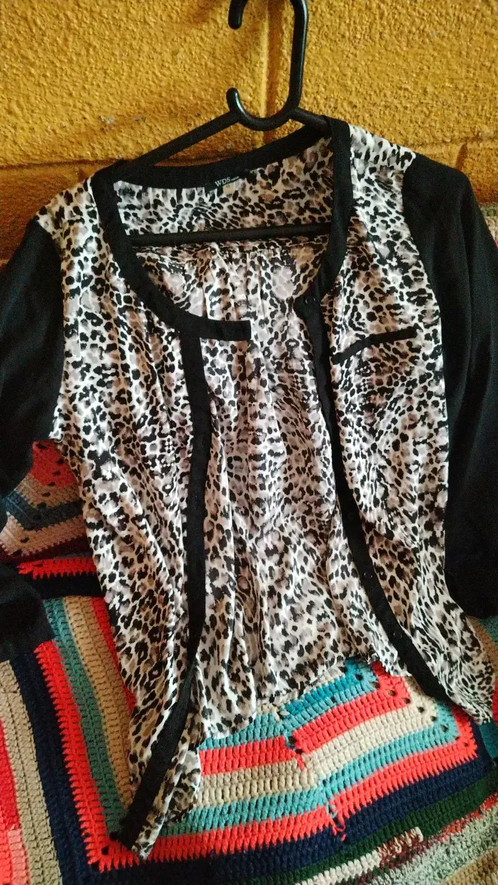 Blusa estampada animal print para mujer