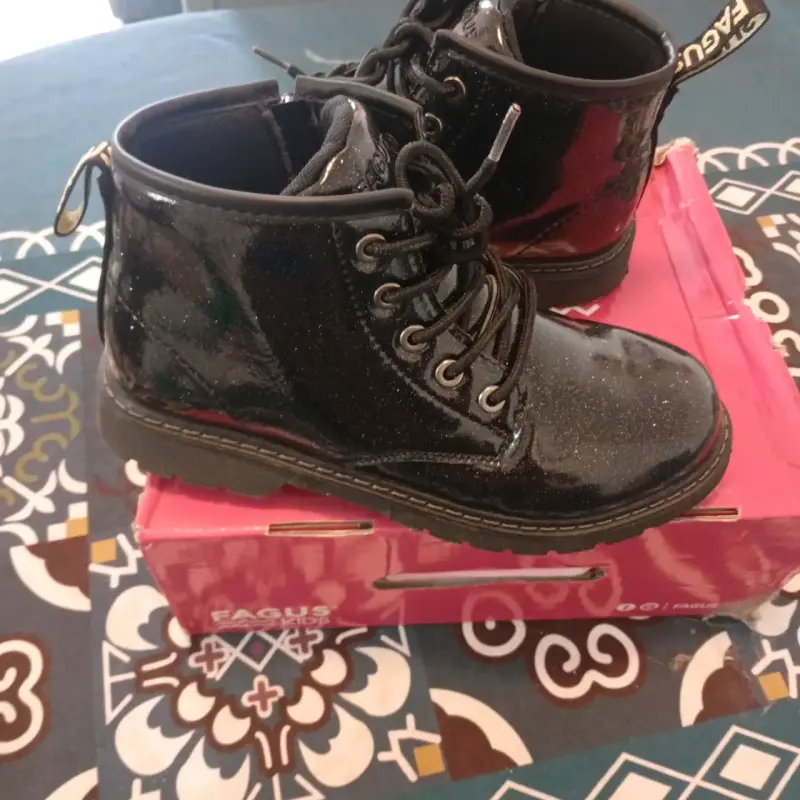 Botines de charol negro para niños Fagus - 1