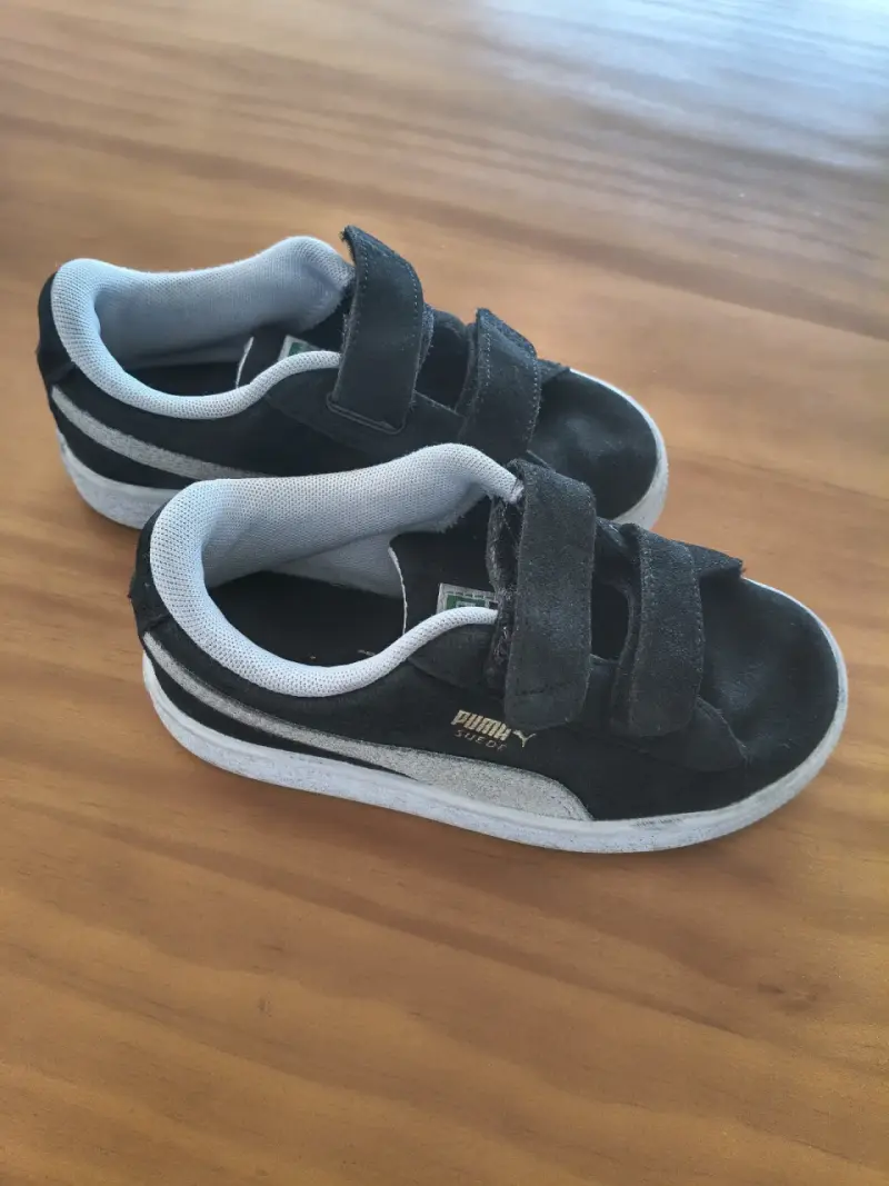 Zapatillas negras para niños. Marca Puma. - 1