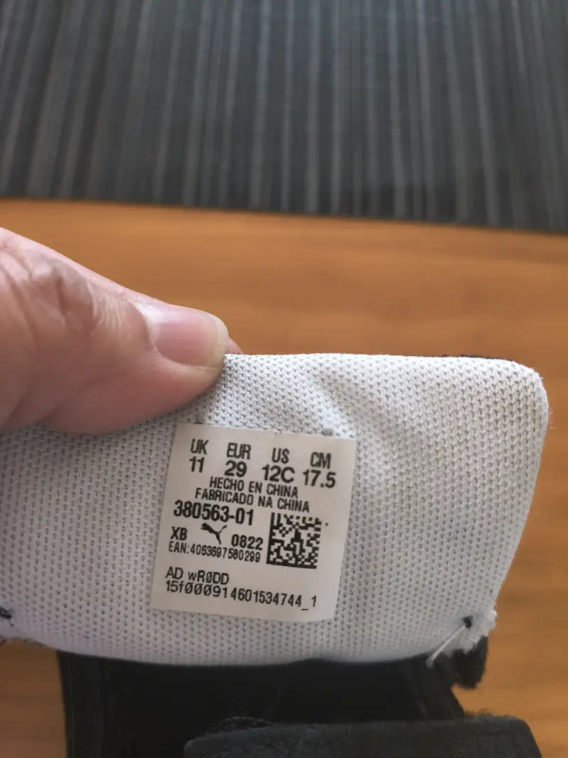 Zapatillas negras para niños. Marca Puma. - 2