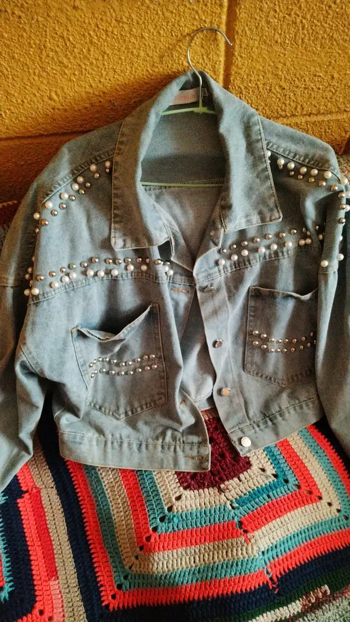 Chaqueta de mezclilla con perlas para mujer