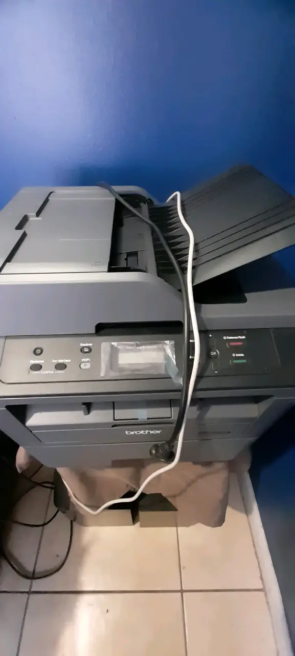 Impresora multifuncional Brother con WiFi - 1