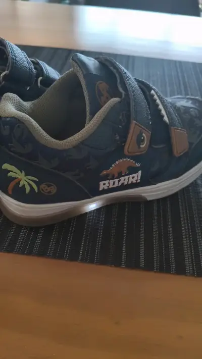 Zapatillas infantiles con diseño de dinosaurios - miniatura 3