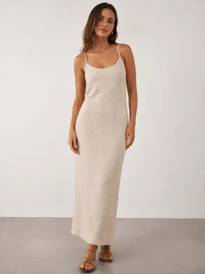 Vestido largo beige de tirantes para mujer - miniatura 1