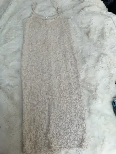 Vestido largo beige de tirantes para mujer - miniatura 3