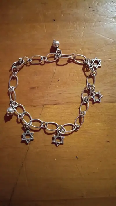 Pulsera de plata con dijes de estrella de David - miniatura 1