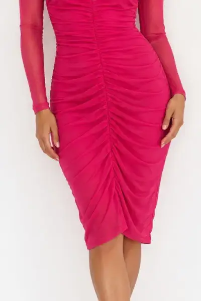 Vestido midi fucsia con mangas largas y fruncidos - miniatura 1