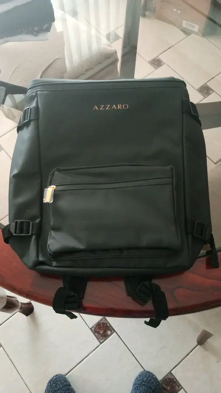 Mochila Azzaro negra con múltiples compartimentos - 1