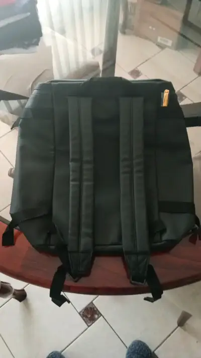 Mochila Azzaro negra con múltiples compartimentos - miniatura 2