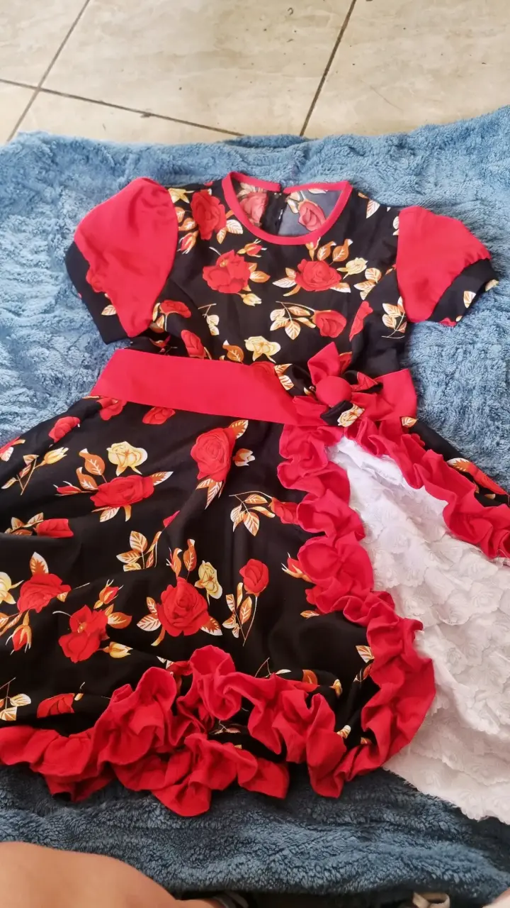 Vestido floral para niña con lazo rojo - 2