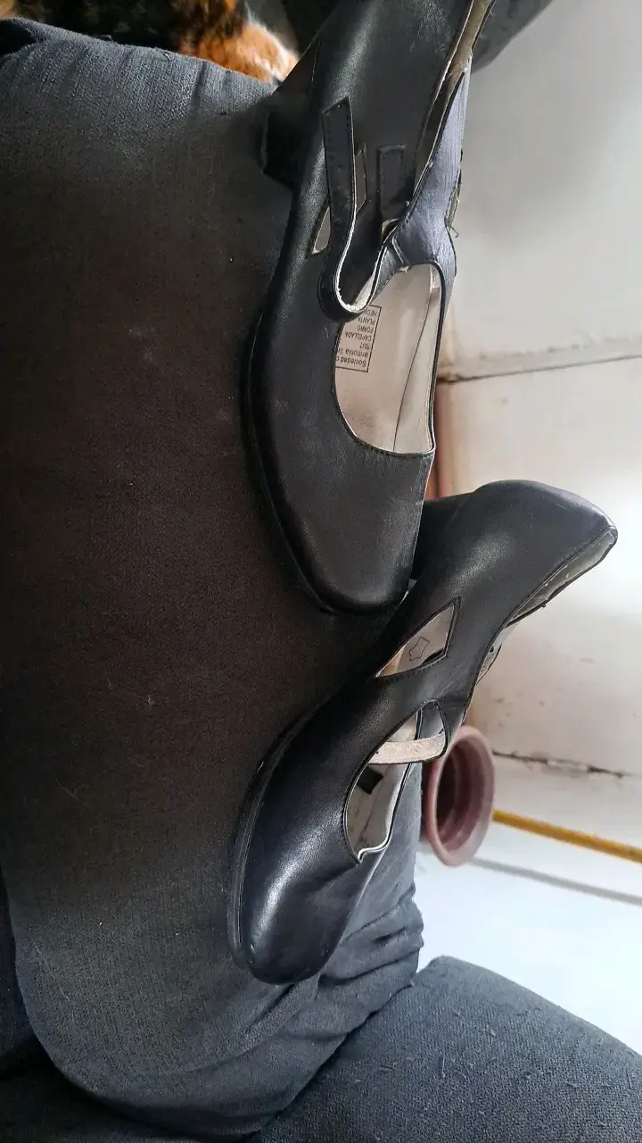 Zapatos planos negros de cuero para mujer - 2
