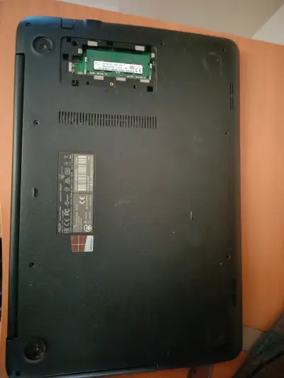 Laptop Asus para Respuestos o Reparación - miniatura 2