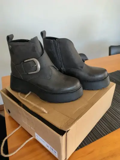 Botines de plataforma gris. Marca Romano - miniatura 1