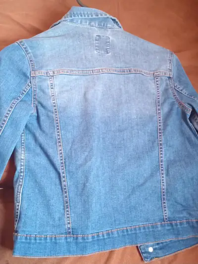 Chaqueta de mezclilla azul para niña talla 12 - miniatura 2