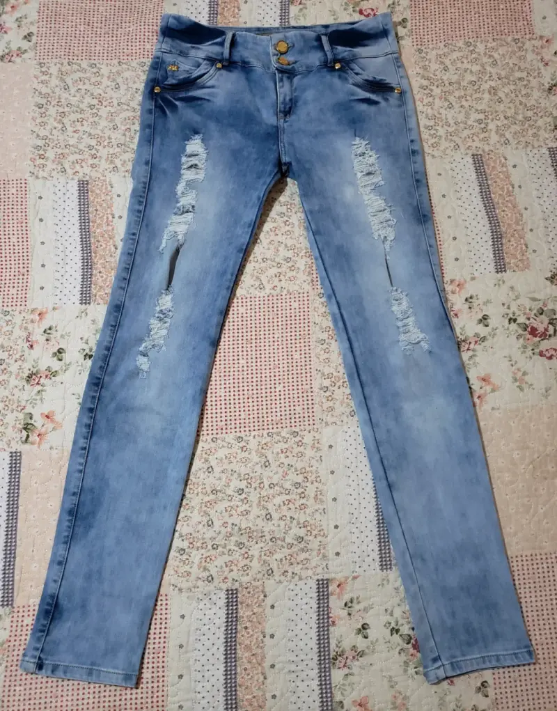 Jeans de mujer desgastados azul claro - 1