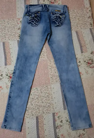 Jeans de mujer desgastados azul claro - miniatura 2