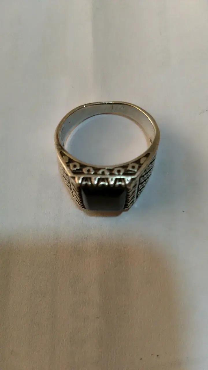 Anillo de plata con piedra negra - 1