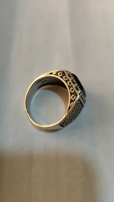 Anillo de plata con piedra negra - miniatura 2