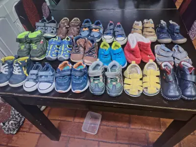 Lote de zapatos para niños variados en buen estado - miniatura 4