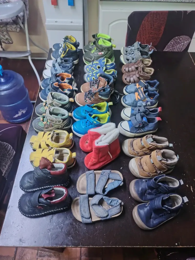 Lote de zapatos para niños variados en buen estado - 5