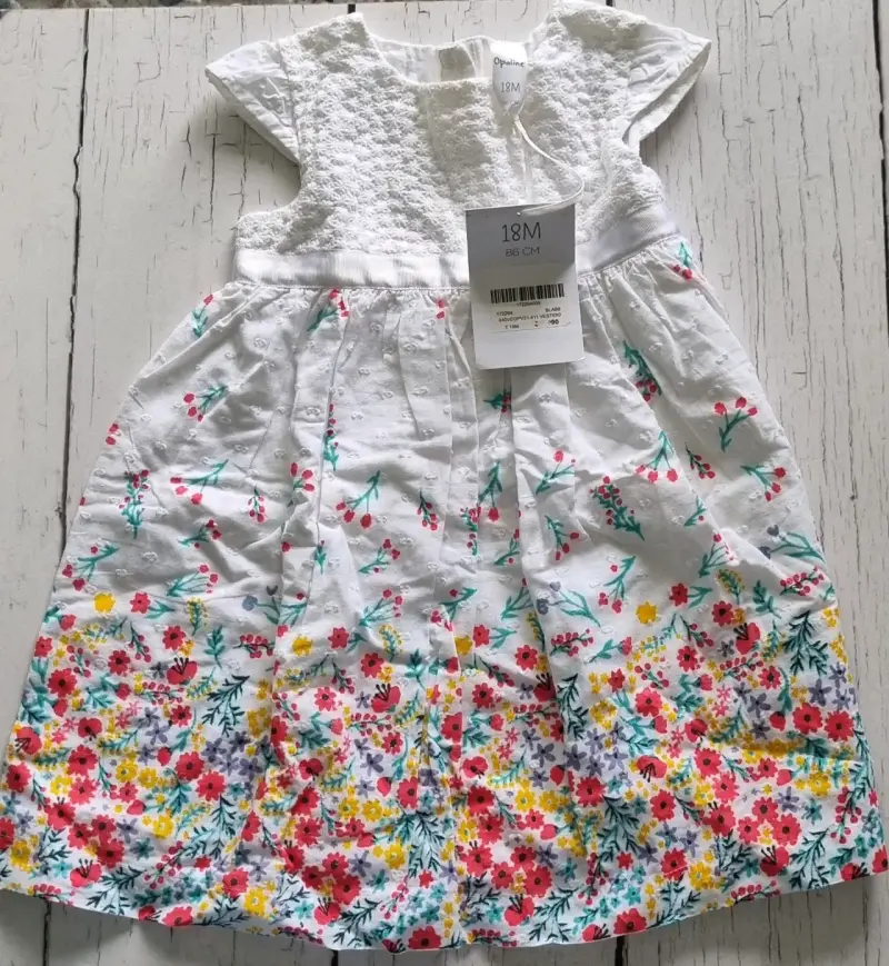 Vestido de niña rosa con tul y detalles brillantes - 2