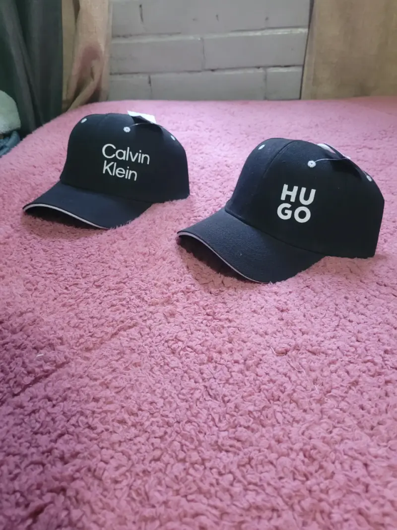 Set de gorras negras de marcas variadas - 2