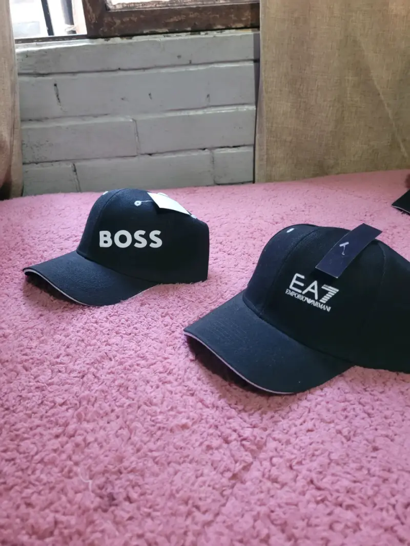 Set de gorras negras de marcas variadas - 5