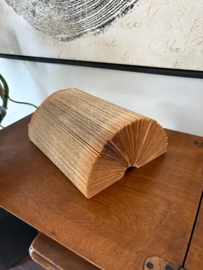 Escultura de libro plegado - miniatura 1