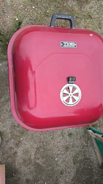 Parrilla portátil roja Backyard Grill - miniatura 1