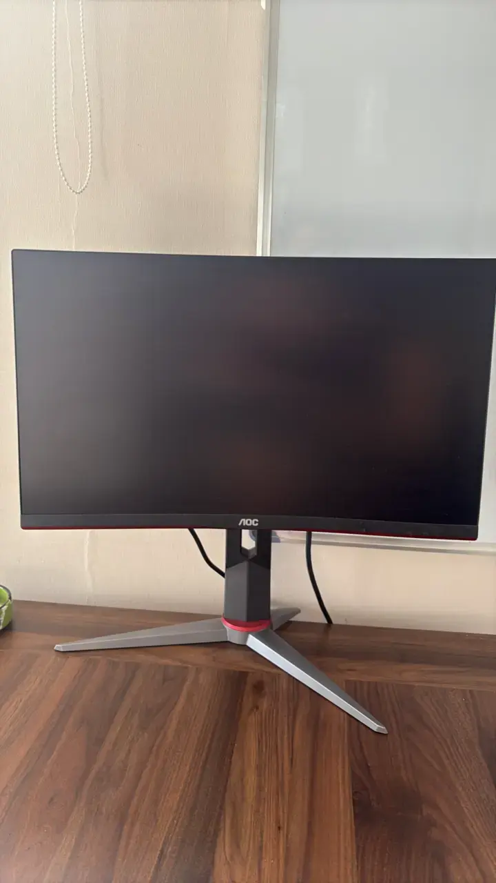 Monitor curvo AOC de 24 pulgadas - 1
