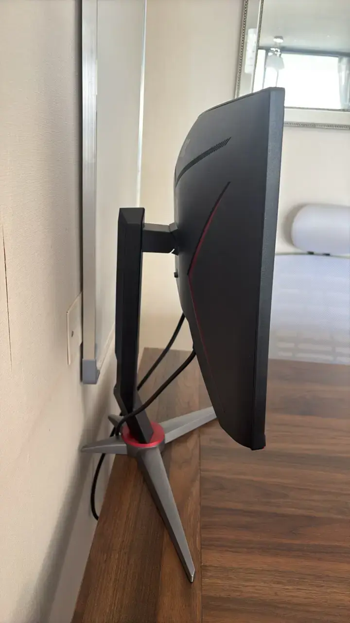 Monitor curvo AOC de 24 pulgadas - 2
