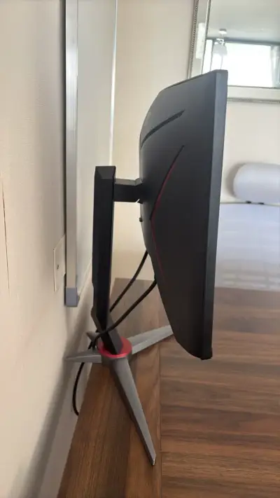 Monitor curvo AOC de 24 pulgadas - miniatura 2