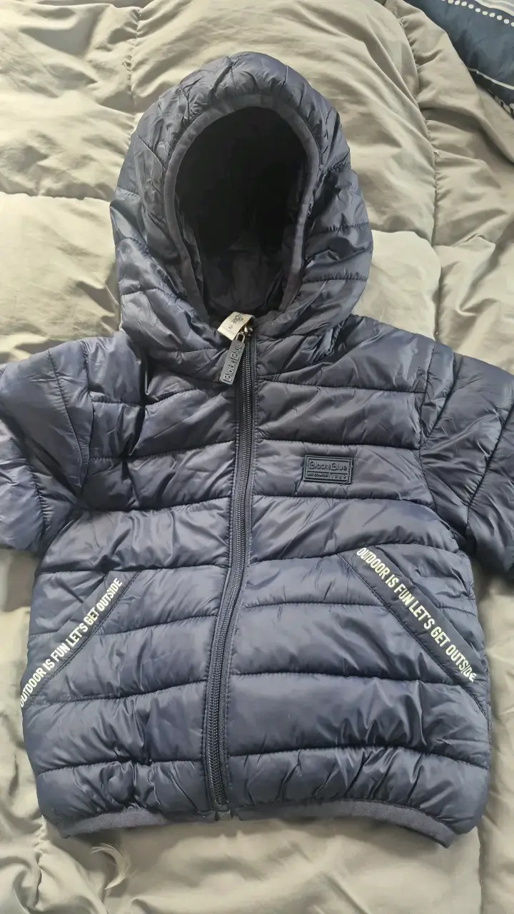 Chaqueta Black and Blue ultra suave y liviana - 1