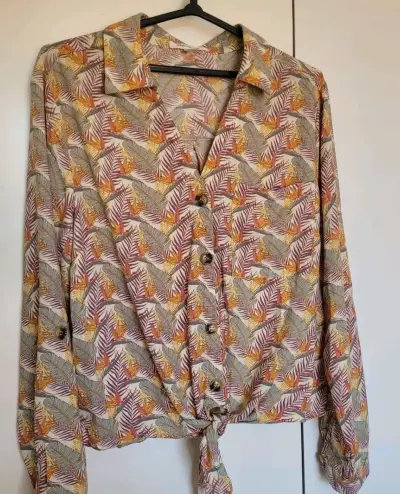 Blusa estampada de hojas tropicales - miniatura 1