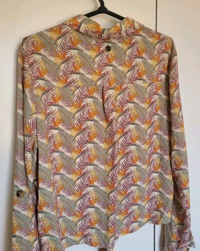 Blusa estampada de hojas tropicales - 2