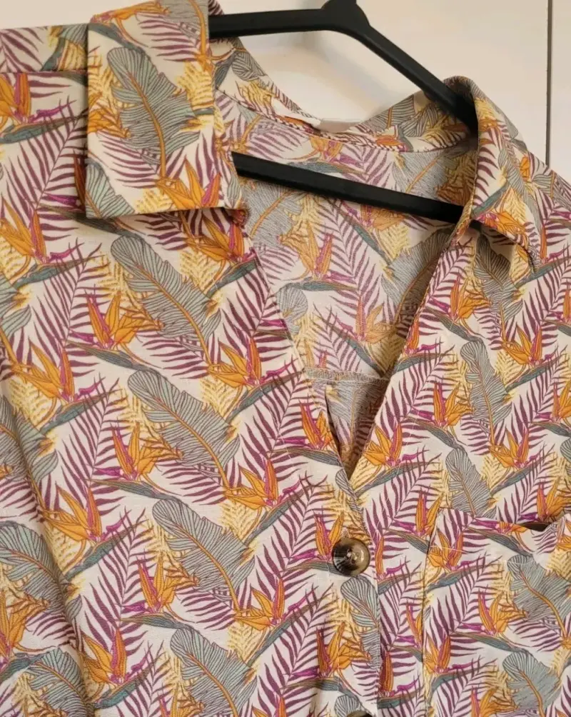 Blusa estampada de hojas tropicales - 3